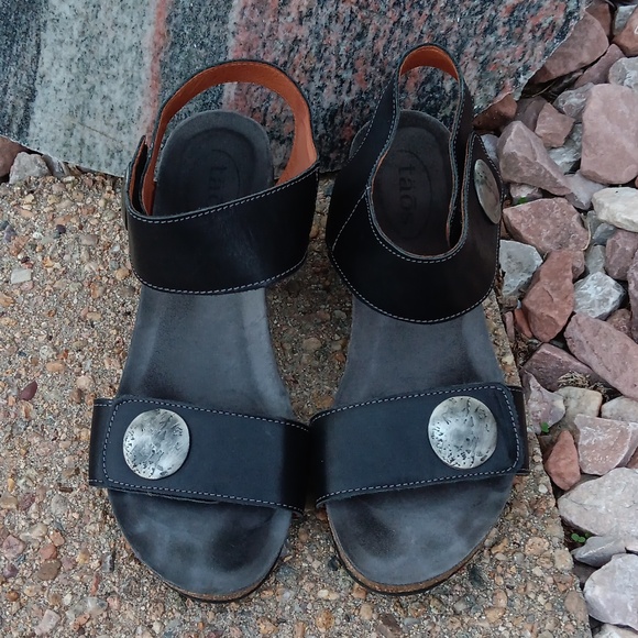 Taos Carousel 2 black leather wedge heel sandals w/ silver hardware womens - Picture 3 of 9